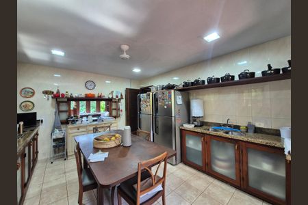 Casa de condomínio à venda com 400m², 4 quartos e 5 vagas Casa de condomínio à venda com 400m², 4 quartos e 5 vagasCozinha