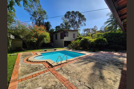 Casa de condomínio à venda com 400m², 4 quartos e 5 vagas Casa de condomínio à venda com 400m², 4 quartos e 5 vagasÁrea externa