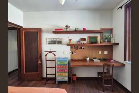 Casa de condomínio à venda com 400m², 4 quartos e 5 vagas Casa de condomínio à venda com 400m², 4 quartos e 5 vagasSuíte 2