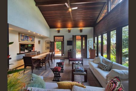 Casa de condomínio à venda com 400m², 4 quartos e 5 vagas Casa de condomínio à venda com 400m², 4 quartos e 5 vagasSala