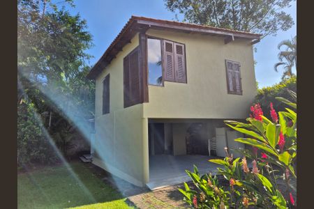 Casa de condomínio à venda com 400m², 4 quartos e 5 vagas Casa de condomínio à venda com 400m², 4 quartos e 5 vagasEdícula