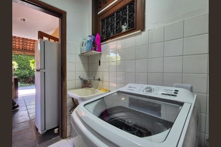 Casa de condomínio à venda com 400m², 4 quartos e 5 vagas Casa de condomínio à venda com 400m², 4 quartos e 5 vagasÁrea de Serviço