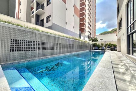 Apartamento à venda com 141m², 3 quartos e 2 vagas Apartamento à venda com 141m², 3 quartos e 2 vagasÁrea comum - Piscina