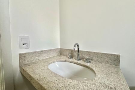 Apartamento à venda com 141m², 3 quartos e 2 vagas Apartamento à venda com 141m², 3 quartos e 2 vagasBanheiro da Suíte 1