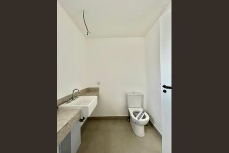 Apartamento à venda com 141m², 3 quartos e 2 vagas Apartamento à venda com 141m², 3 quartos e 2 vagasBanheiro da Suíte 2