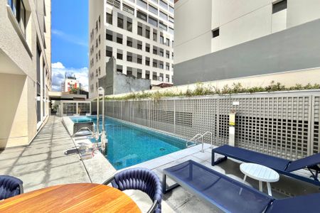 Apartamento à venda com 141m², 3 quartos e 2 vagas Apartamento à venda com 141m², 3 quartos e 2 vagasÁrea comum - Piscina