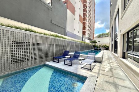 Apartamento à venda com 141m², 3 quartos e 2 vagas Apartamento à venda com 141m², 3 quartos e 2 vagasÁrea comum - Piscina