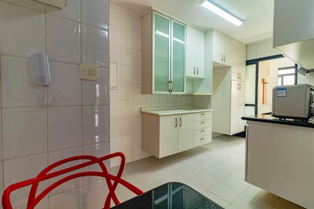 Apartamento para alugar com 130m², 3 quartos e 3 vagas Apartamento para alugar com 130m², 3 quartos e 3 vagasCozinha
