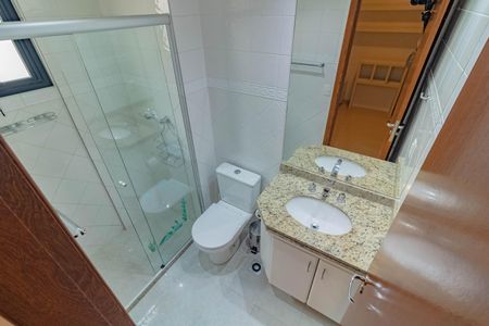 Apartamento para alugar com 130m², 3 quartos e 3 vagas Apartamento para alugar com 130m², 3 quartos e 3 vagasBanheiro Suíte 2