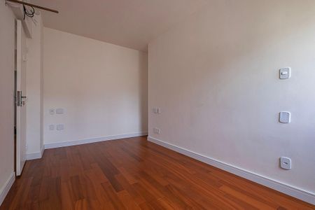 Apartamento à venda com 169m², 3 quartos e 1 vaga Apartamento à venda com 169m², 3 quartos e 1 vagaQuarto 2