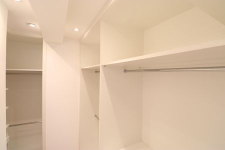 Apartamento à venda com 290m², 4 quartos e 4 vagasCloset da Suíte 2