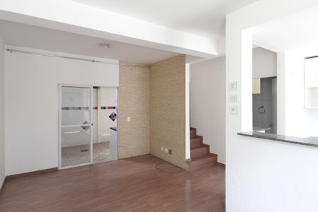 Casa de condomínio à venda com 115m², 3 quartos e 2 vagasSala