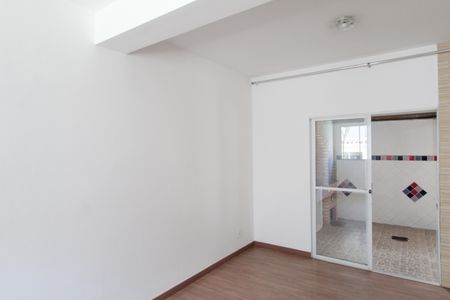 Casa de condomínio à venda com 115m², 3 quartos e 2 vagasSala