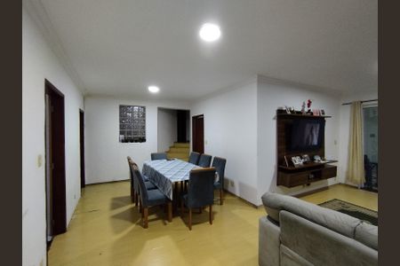 Casa à venda com 189m², 3 quartos e 2 vagasSala