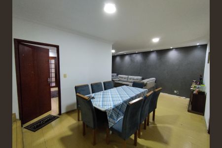 Casa à venda com 189m², 3 quartos e 2 vagasSala