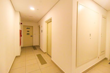 Apartamento para alugar com 32m², 2 quartos e sem vaga Apartamento para alugar com 32m², 2 quartos e sem vagaHall