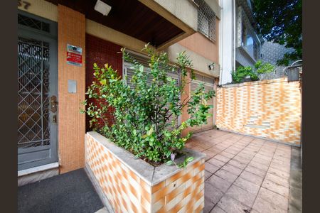 Apartamento à venda com 60m², 2 quartos e 1 vagaFachada e portaria