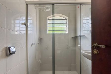 Casa à venda com 192m², 3 quartos e 5 vagas Casa à venda com 192m², 3 quartos e 5 vagasBanheiro Corredor