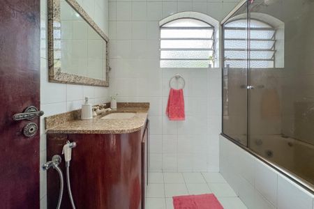 Casa à venda com 192m², 3 quartos e 5 vagas Casa à venda com 192m², 3 quartos e 5 vagasBanheiro da Suíte