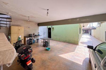 Casa à venda com 192m², 3 quartos e 5 vagas Casa à venda com 192m², 3 quartos e 5 vagasQuintal