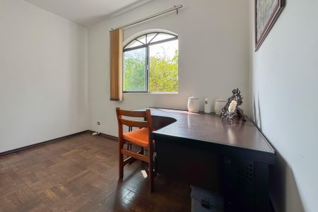 Casa à venda com 192m², 3 quartos e 5 vagas Casa à venda com 192m², 3 quartos e 5 vagasEscritório