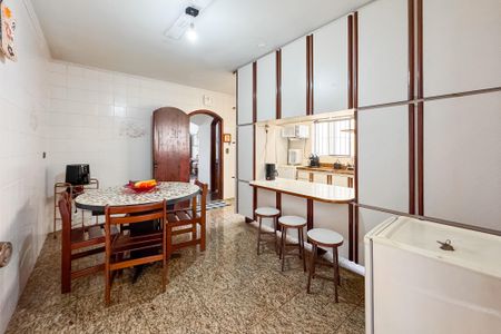 Casa à venda com 192m², 3 quartos e 5 vagas Casa à venda com 192m², 3 quartos e 5 vagasCozinha