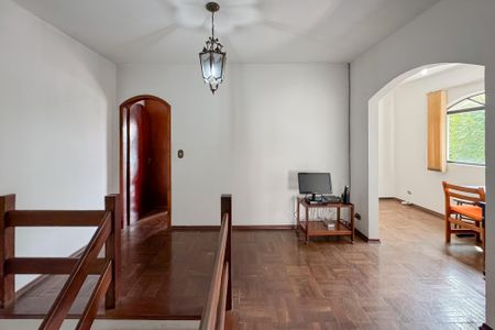 Casa à venda com 192m², 3 quartos e 5 vagas Casa à venda com 192m², 3 quartos e 5 vagasEscada