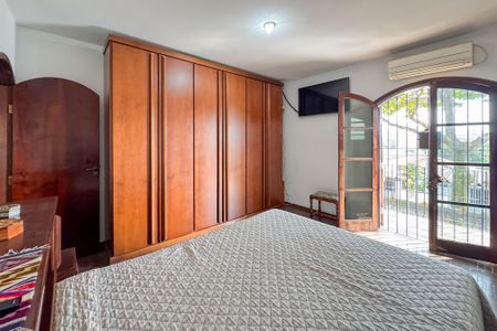 Casa à venda com 192m², 3 quartos e 5 vagas Casa à venda com 192m², 3 quartos e 5 vagasSuíte