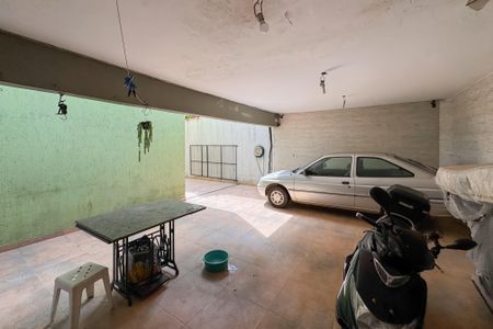 Casa à venda com 192m², 3 quartos e 5 vagas Casa à venda com 192m², 3 quartos e 5 vagasQuintal