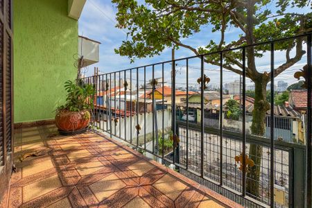 Casa à venda com 192m², 3 quartos e 5 vagas Casa à venda com 192m², 3 quartos e 5 vagasVaranda da Suíte