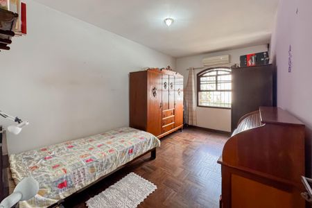 Casa à venda com 192m², 3 quartos e 5 vagas Casa à venda com 192m², 3 quartos e 5 vagasQuarto 2