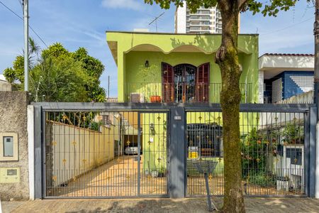 Casa à venda com 192m², 3 quartos e 5 vagas Casa à venda com 192m², 3 quartos e 5 vagasFachada