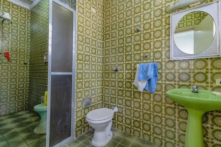 Casa à venda com 400m², 3 quartos e 10 vagasBanheiro da Suíte 2