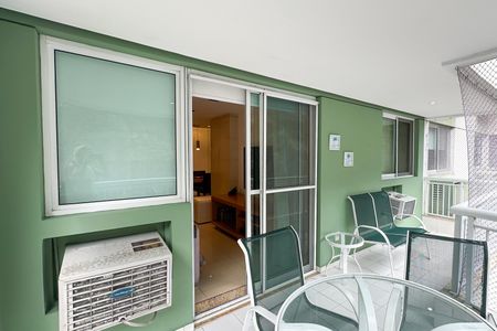 Apartamento à venda com 96m², 2 quartos e 1 vagaVaranda