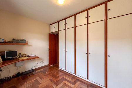 Casa à venda com 304m², 4 quartos e 6 vagasQuarto 2