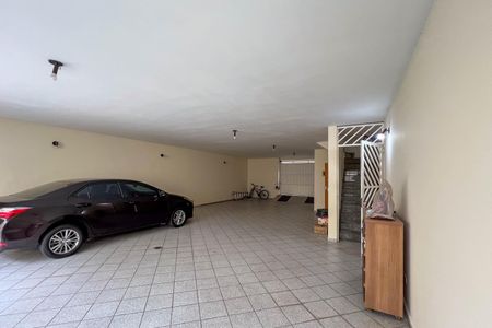 Casa à venda com 304m², 4 quartos e 6 vagasGaragem