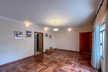 Casa à venda com 304m², 4 quartos e 6 vagasSala