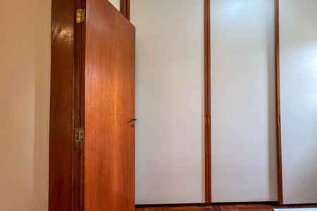 Casa à venda com 304m², 4 quartos e 6 vagasSuíte 2