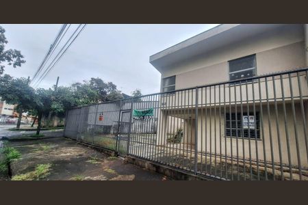 Casa à venda com 140m², 3 quartos e 6 vagas Casa à venda com 140m², 3 quartos e 6 vagasFachada