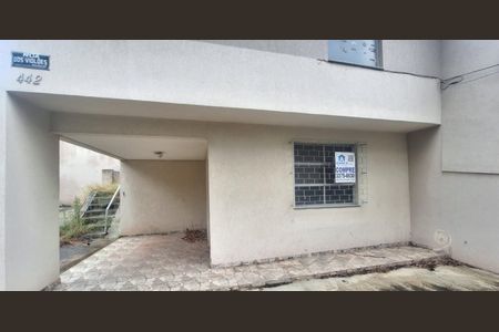 Casa à venda com 140m², 3 quartos e 6 vagas Casa à venda com 140m², 3 quartos e 6 vagasFachada