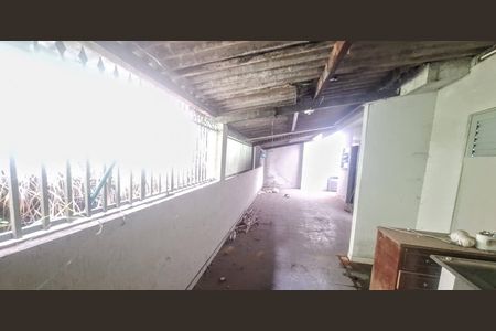 Casa à venda com 140m², 3 quartos e 6 vagas Casa à venda com 140m², 3 quartos e 6 vagasÁrea de Serviço 2