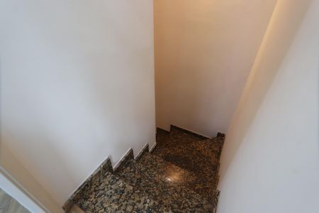 Casa de condomínio à venda com 86m², 2 quartos e 2 vagasEscada