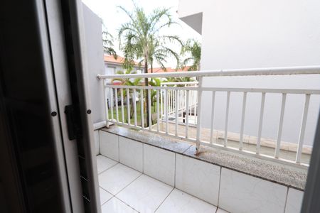 Casa de condomínio à venda com 86m², 2 quartos e 2 vagasVaranda do Quarto 1