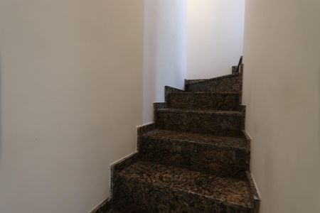 Casa de condomínio à venda com 86m², 2 quartos e 2 vagasEscada