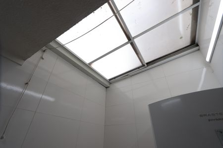 Casa de condomínio à venda com 86m², 2 quartos e 2 vagasLavanderia - teto retrátil