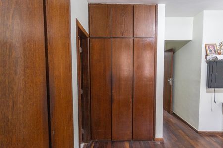 Apartamento à venda com 188m², 4 quartos e 2 vagasArmário da Suíte