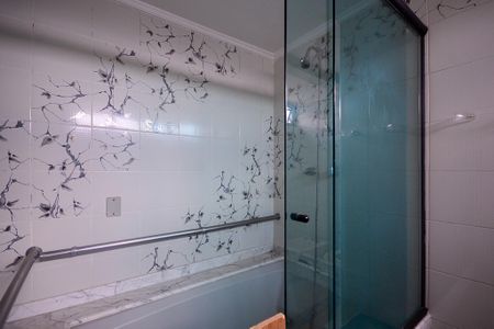 Apartamento à venda com 198m², 3 quartos e 4 vagasBanheiro do Quarto 2