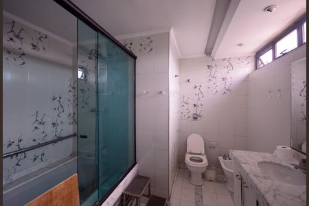 Apartamento à venda com 198m², 3 quartos e 4 vagasBanheiro do Quarto 2