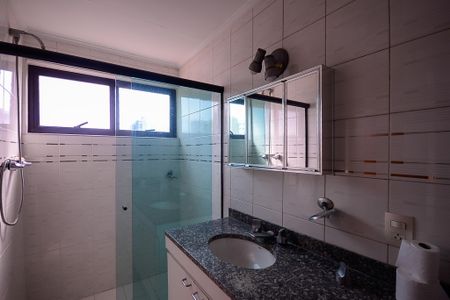 Apartamento à venda com 198m², 3 quartos e 4 vagasBanheiro do Quarto 3