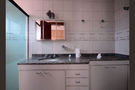 Apartamento à venda com 198m², 3 quartos e 4 vagasBanheiro do Quarto 3